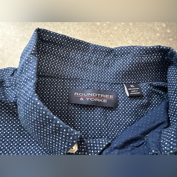 Roundtree & Yorke Casual Shirt - Picture 7 of 7